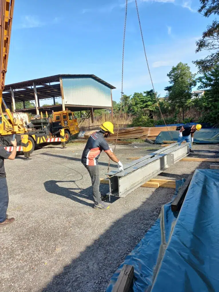 Professional movers handling heavy equipment and lifting in Malaysia